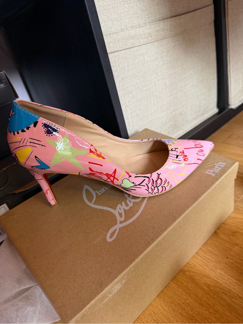 CHRISTIAN LOUBOUTIN
Pink/graffiti Patent Leather
So Kate 120 Pumps Size 40 - Picture 5 of 8